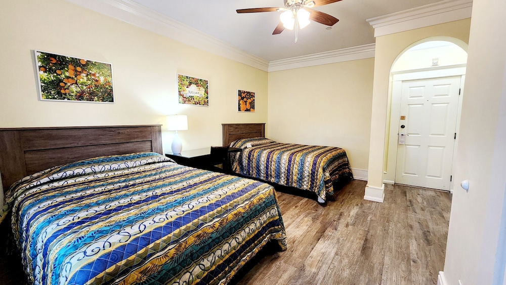 Santa Paula Inn 17/56