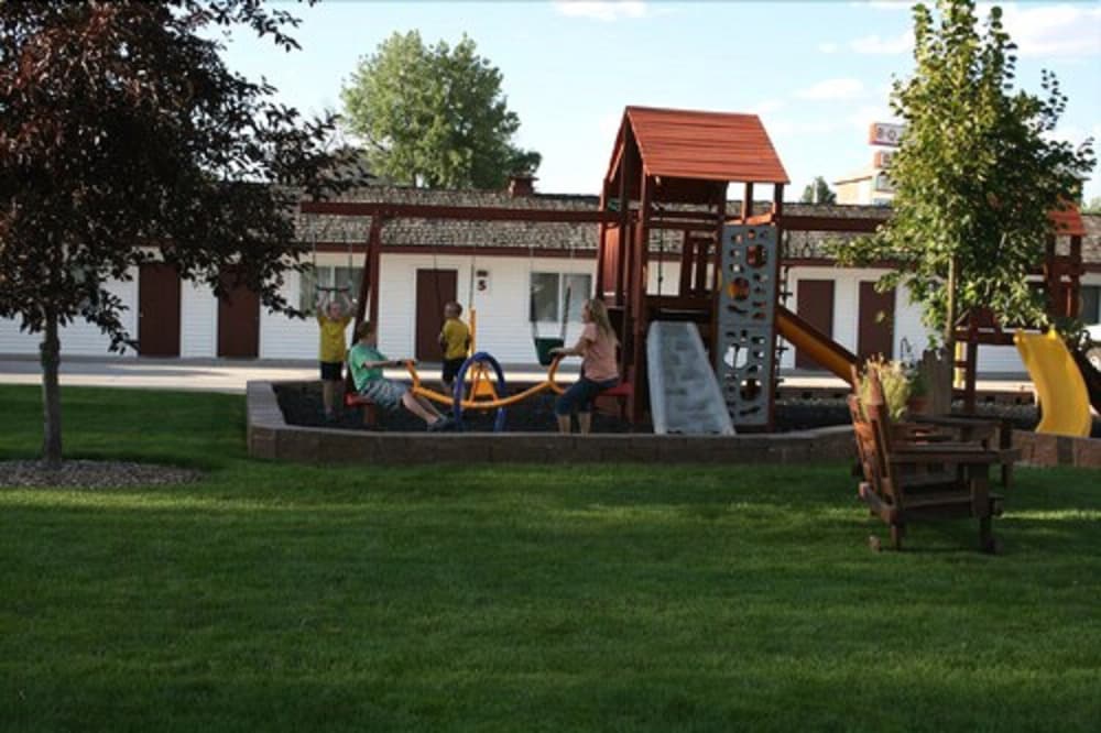 Covered Wagon Motel (ex Rodeway Inn Lusk) 34/50
