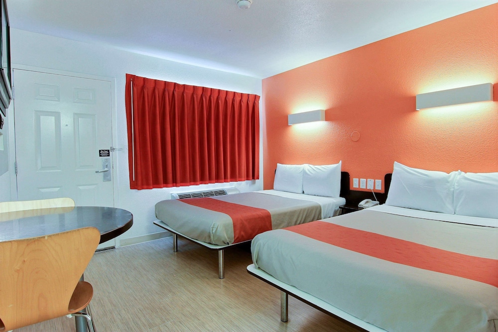 Motel6 Corpus Christi, TX - East - North Padre Island 34/58