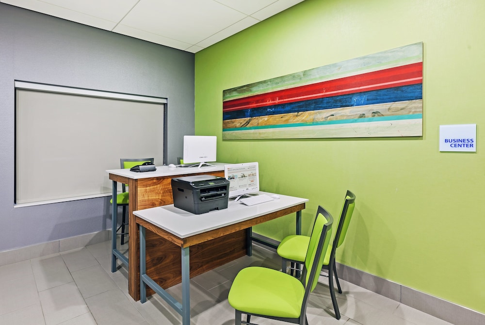HOLIDAY INN EXPRESS & SUITES PERRYTON 45/50