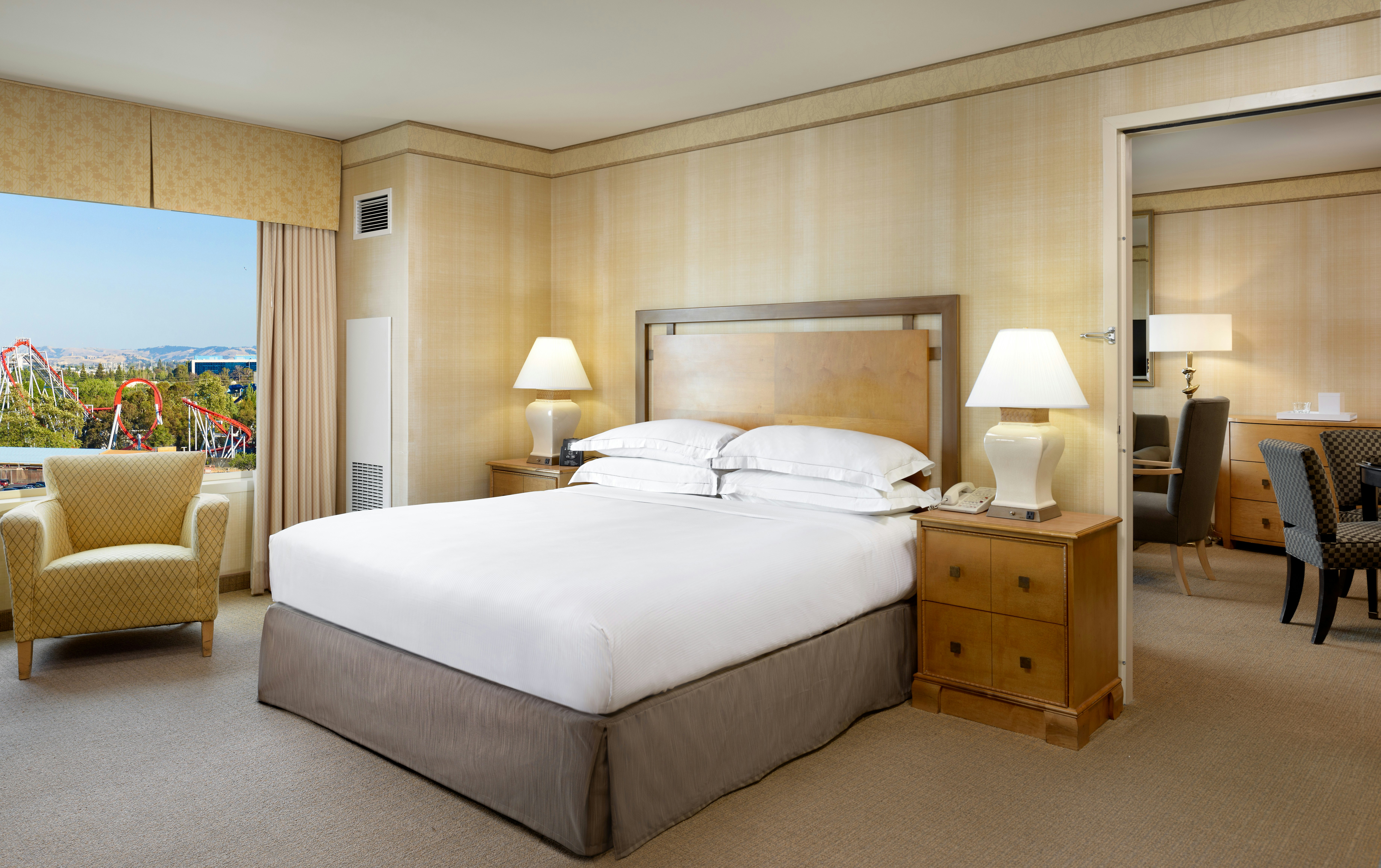 Junior Suite, King Bed, Accessible