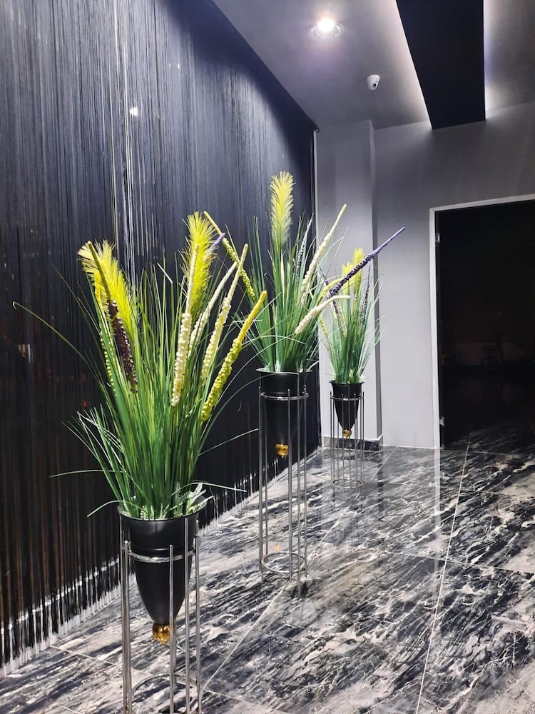 Skylon Airport Hotel 44/49