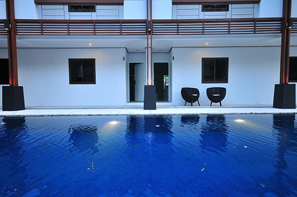 SURINTRA BOUTIQUE RESORT 2/25