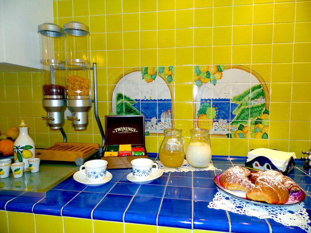 Bed And Breakfast Dimora Carlo Iii 37/43