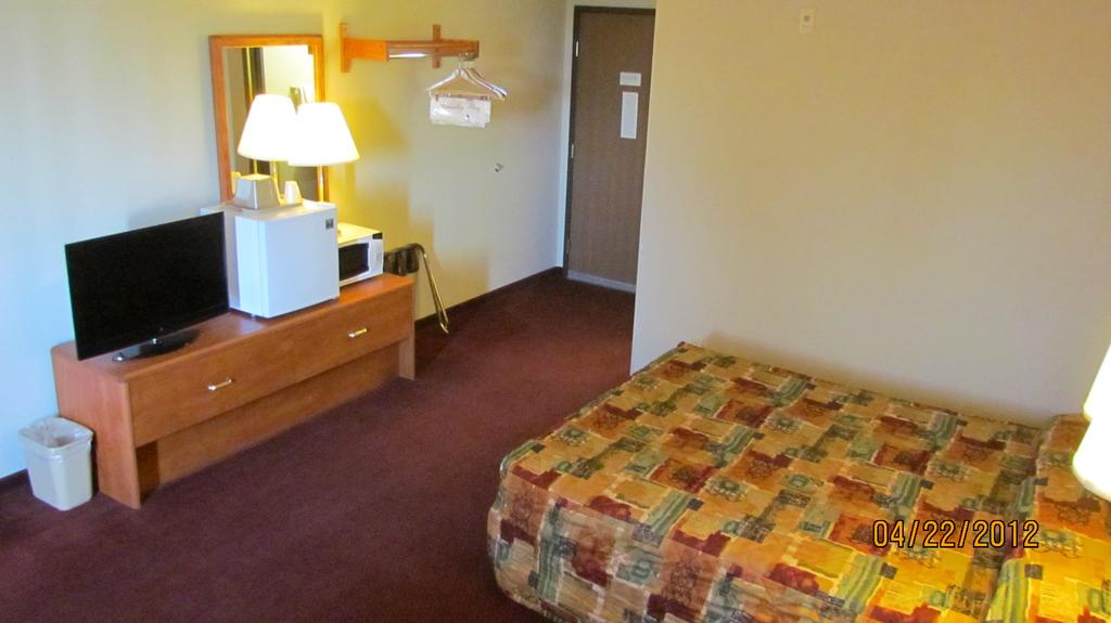 Travelers Lodge & Suites 7/12