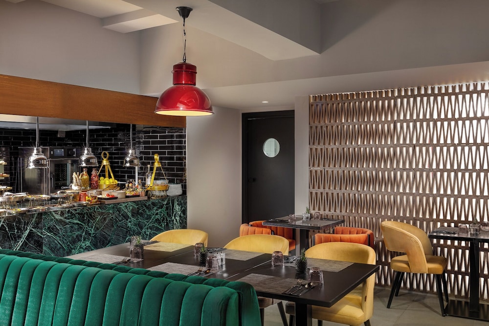 Anise Aluma Athens, Tapestry Collection by Hilton 47/59