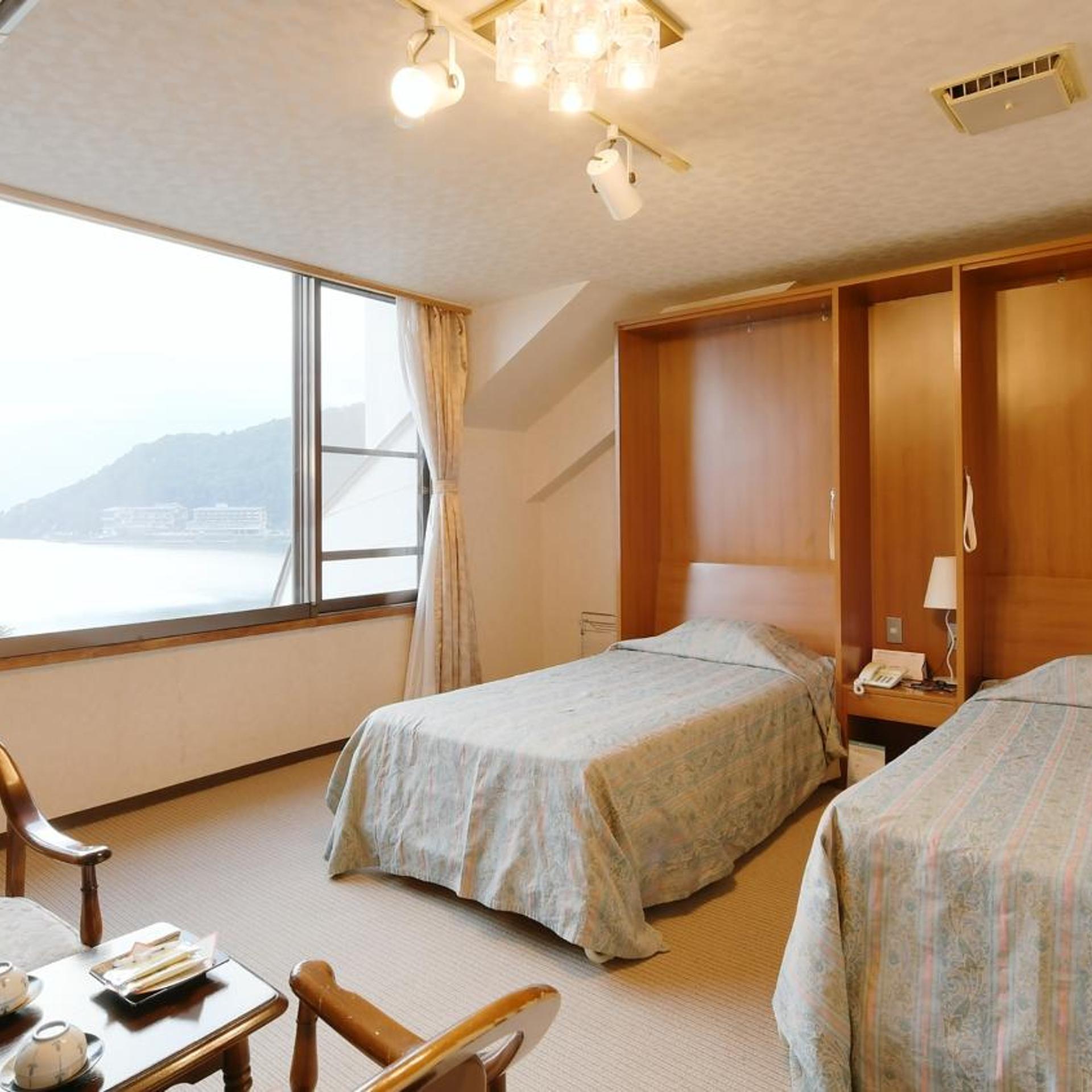 ROOM, TWIN BEDS, LAKE VIEW, TOP FLOOR