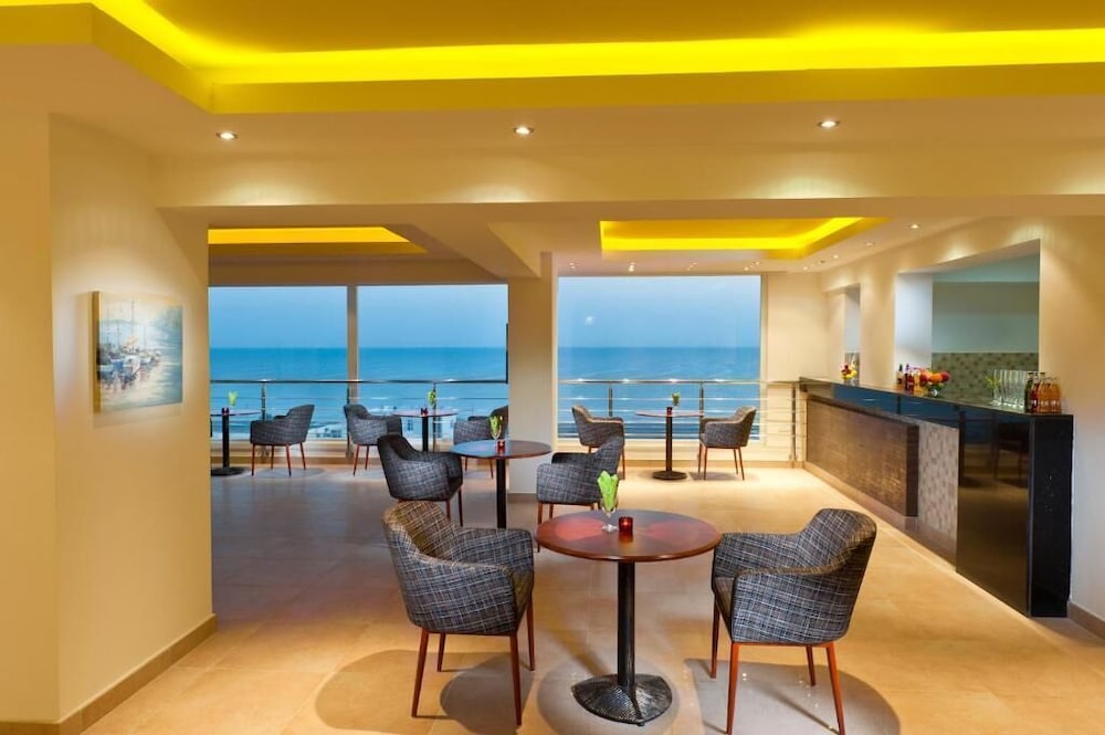 Al Hail Waves Hotel Managed By Centara 58/78