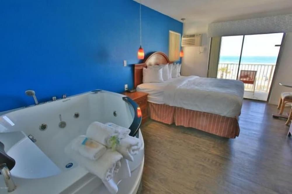 HONEYMOON, KING BED, OCEAN FRONT, BALCONY