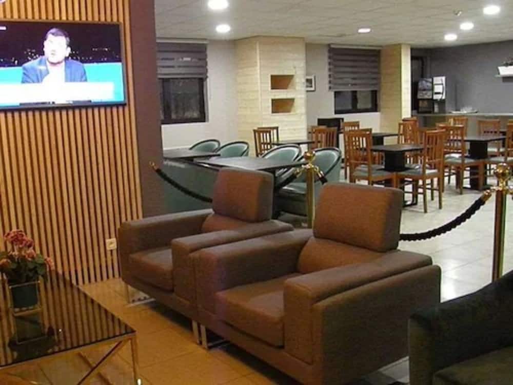 Euro Hotel Paris Creteil 24/36