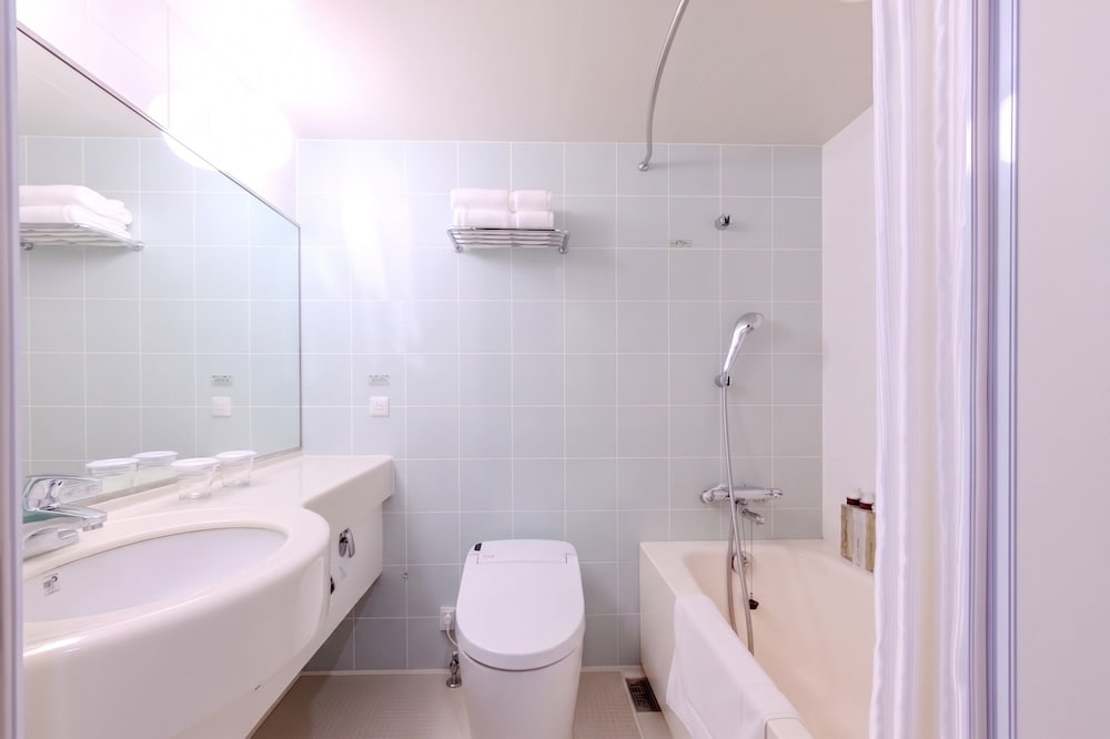 غرفة ديلوكس بسرير كوين وسرير فردي، Richmond Hotel Fukuoka Tenjin 3/5