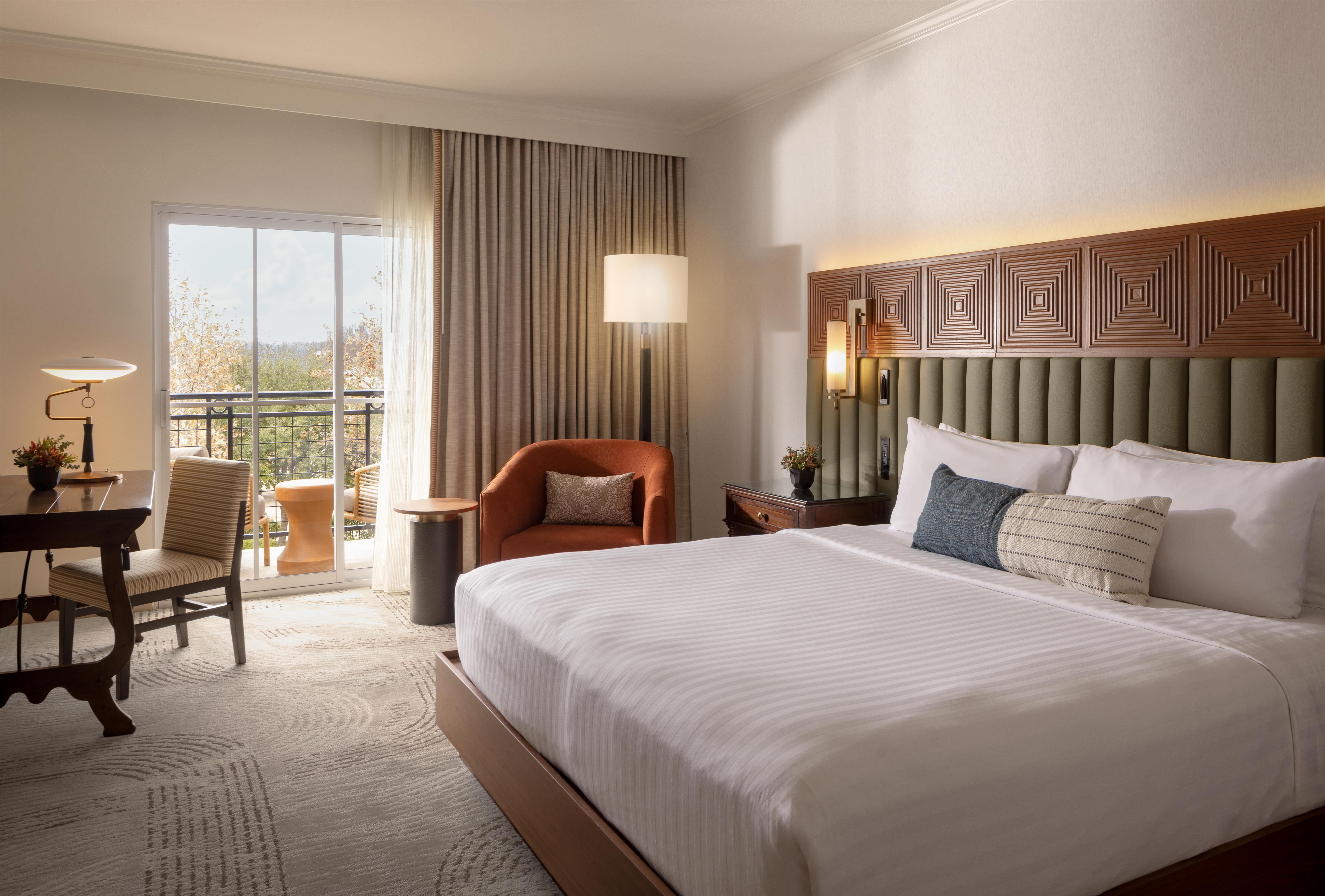 Guest Room, Deluxe, King Bed, City View