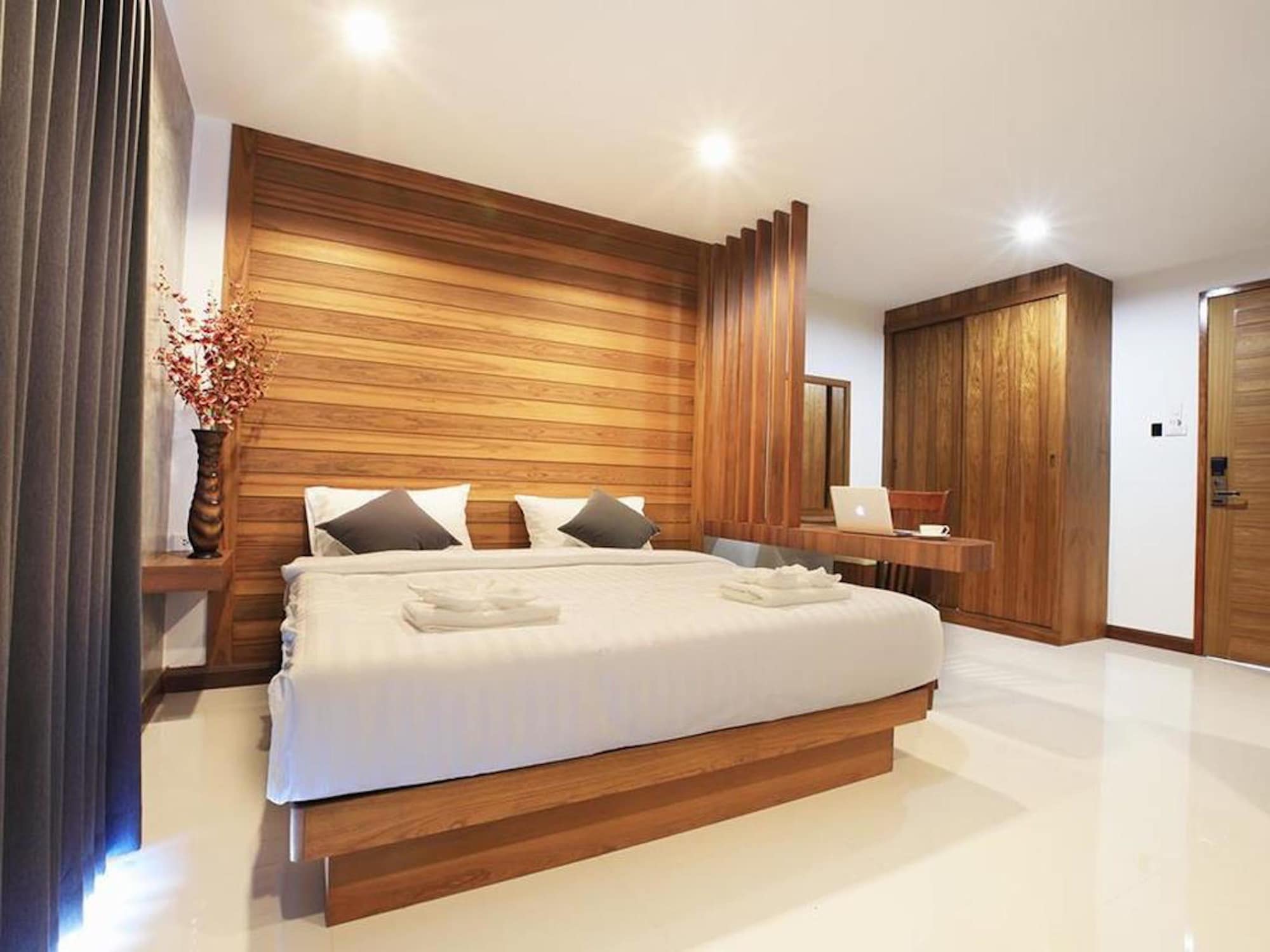 STANDARD, DOUBLE BED