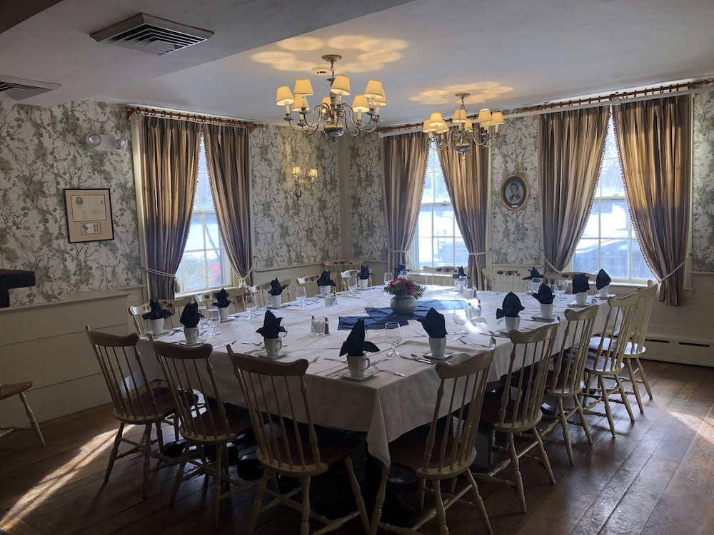Concord S Colonial Inn 23/30