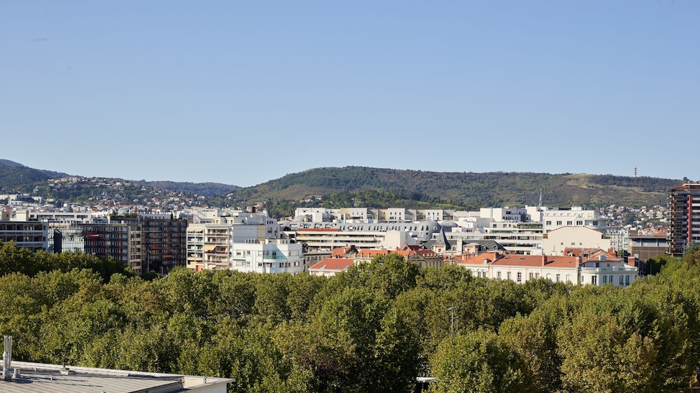 KYRIAD PRESTIGE CLERMONT FERRAND 69/76