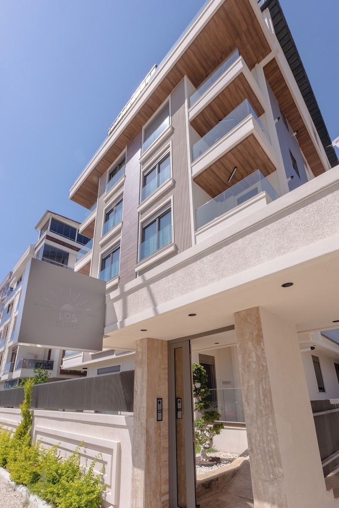LOS Suites 3/50