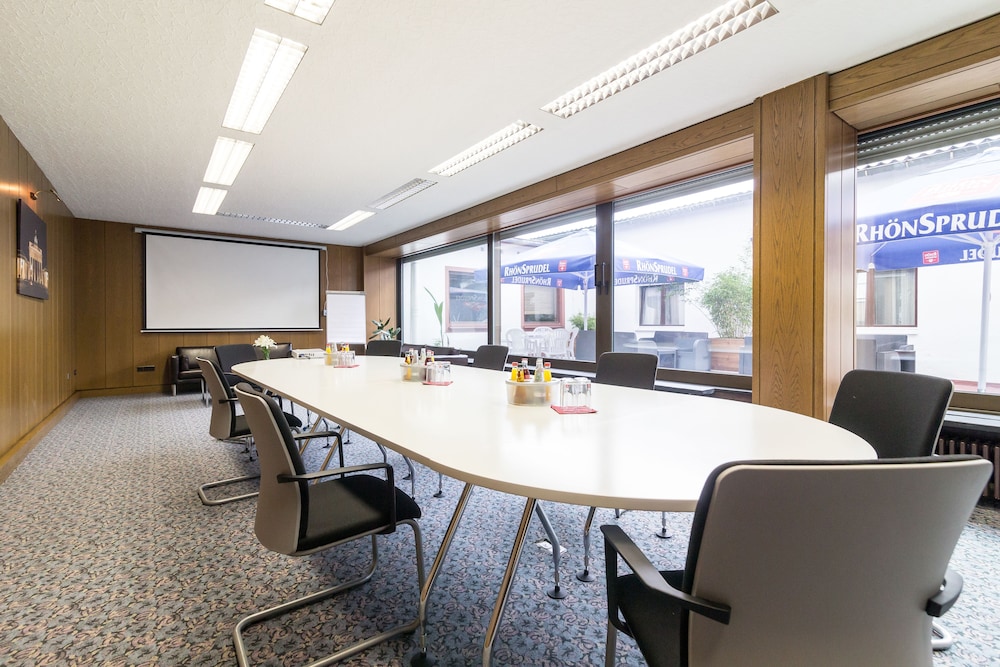 Tagungshotel Hochster Hof 52/64