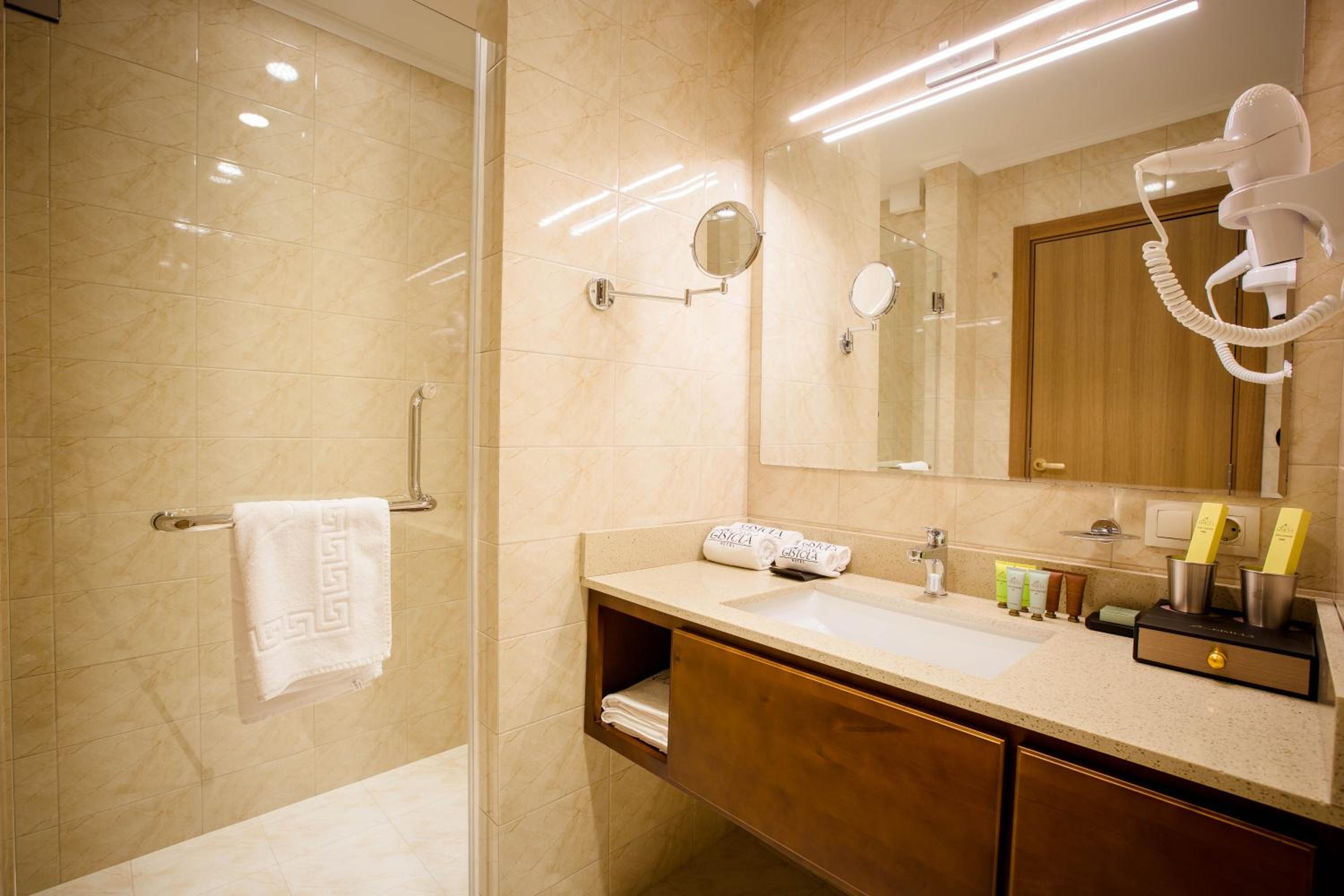 غرفة ديلوكس بسرير مزدوج، Gistola Hotel Mestia 3/5