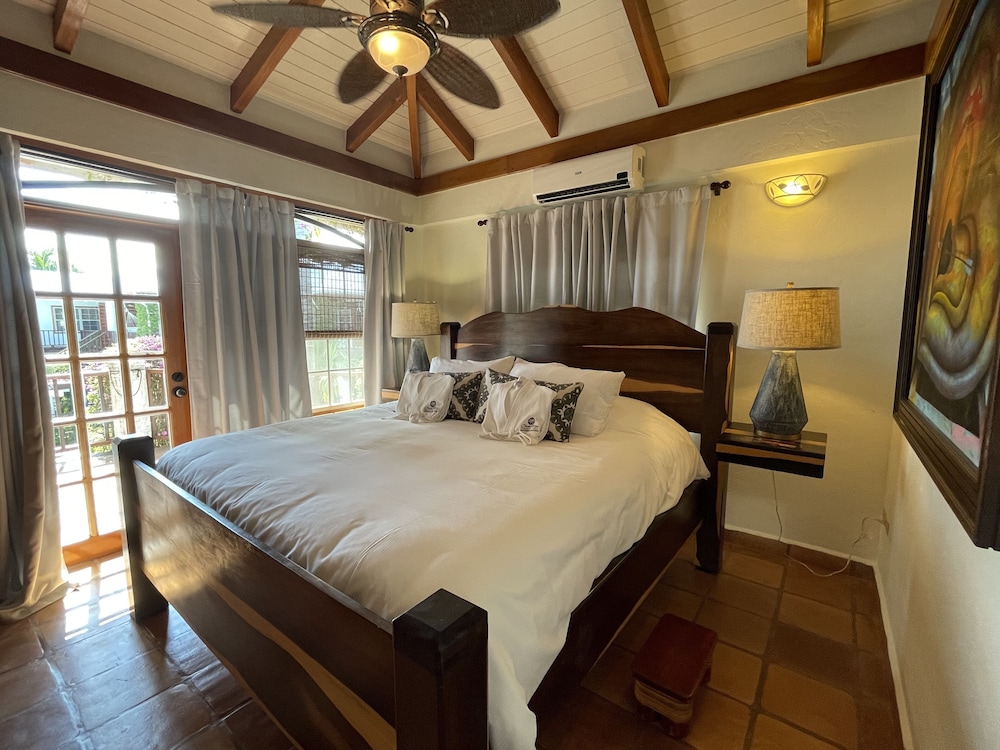 2 Bedrooms, Luxury, Villa, King Bed, Ocean Front, Sea View