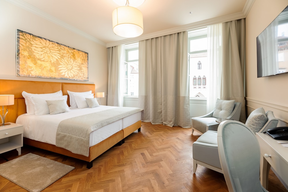Deluxe, King Bed