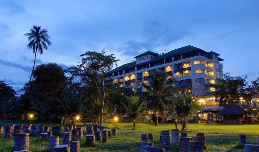 Khanom Golden Beach Hotel 6/59