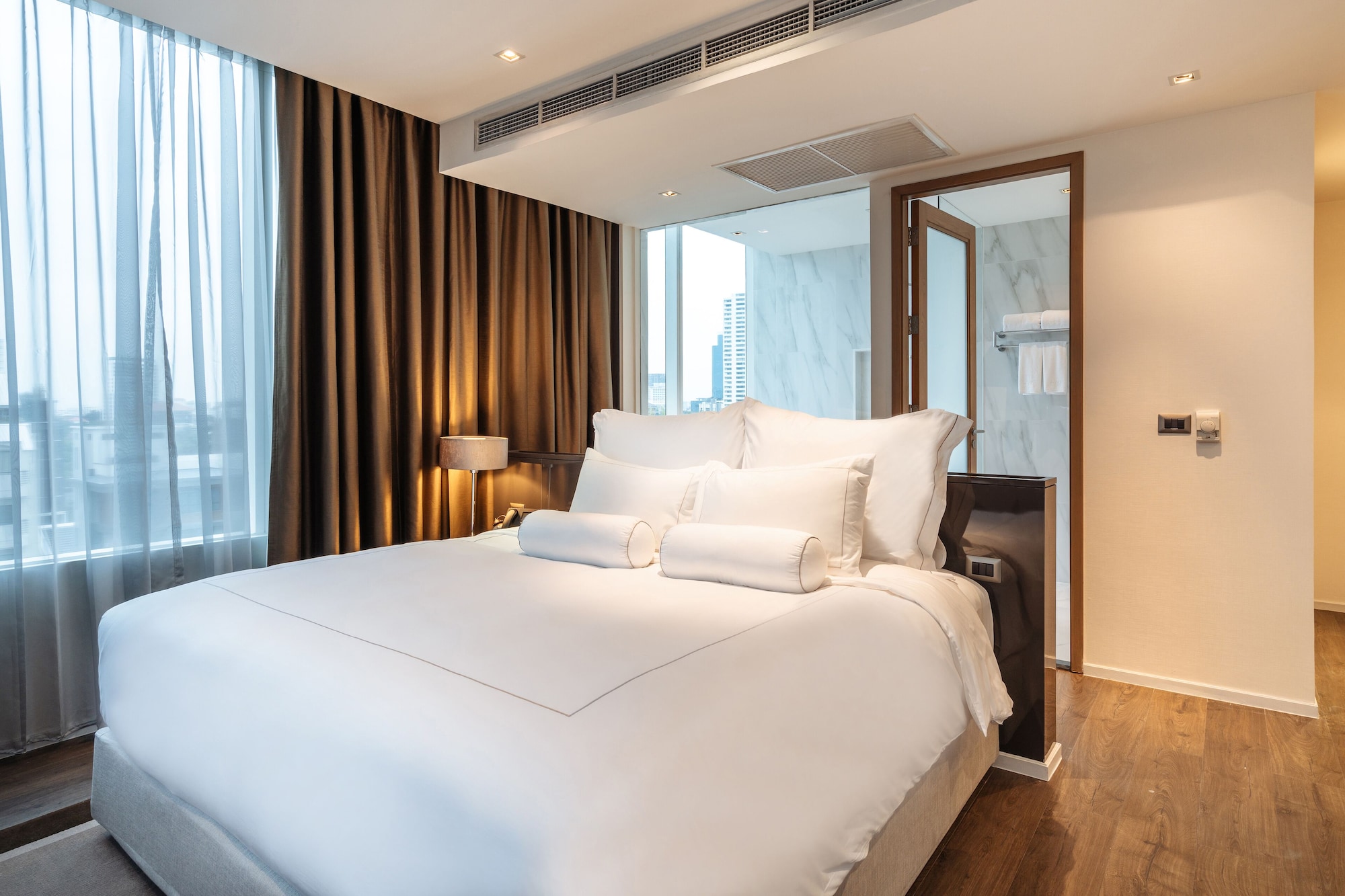2 BEDROOMS, FAMILY, SUITE