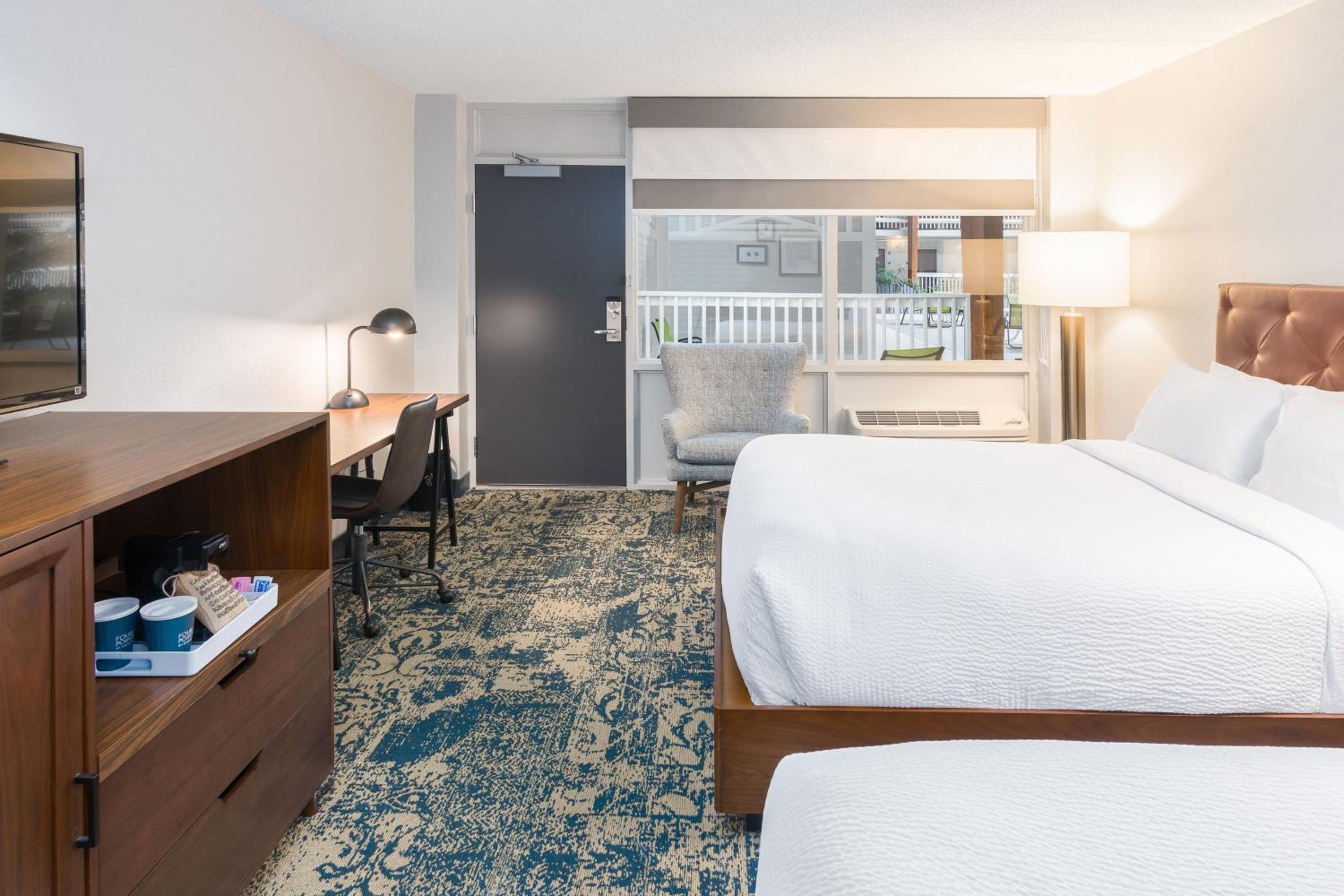 Room, 2 Queen Beds, Pool View, Pool Side, Pool Access