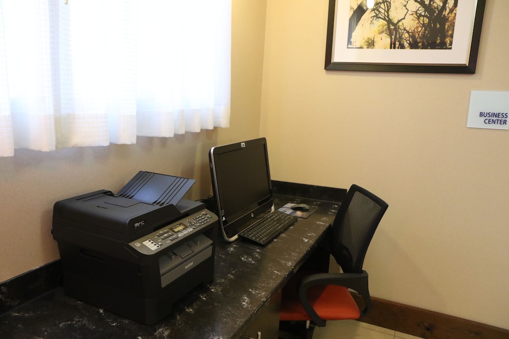 Holiday Inn Express Pittsburgh E - Waterfront Dr 40/42