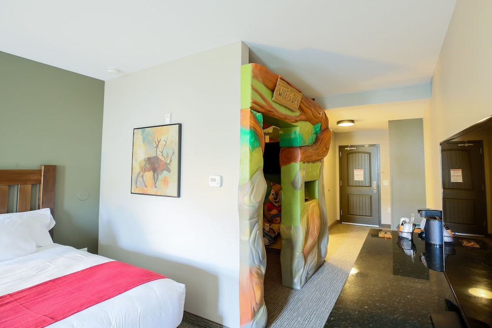 Water, Suite, Balcony