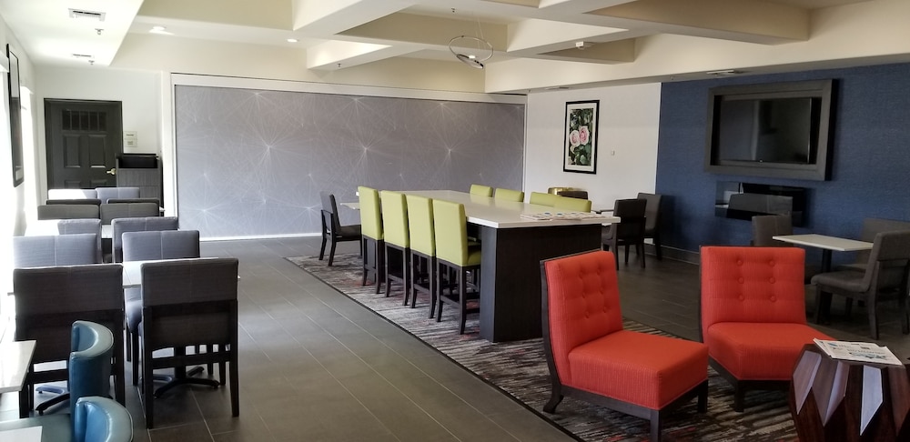 La Quinta Inn & Suites by Wyndham Tyler South 38/46