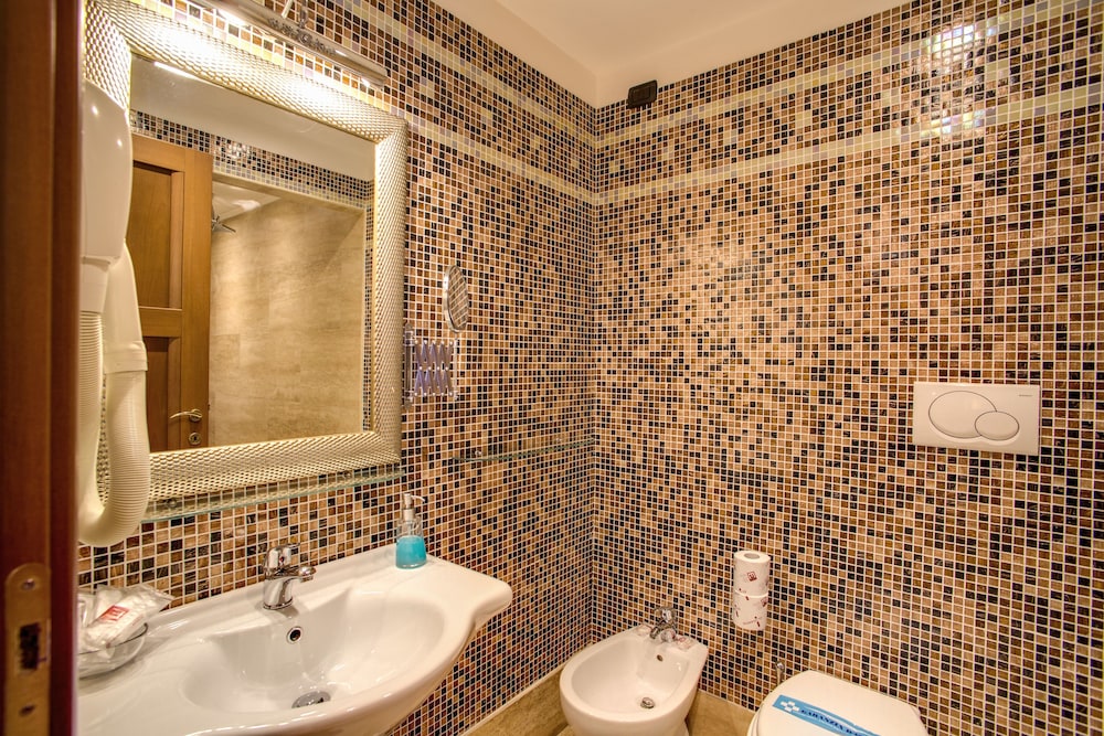 Aurelius Art Gallery Hotel 32/54