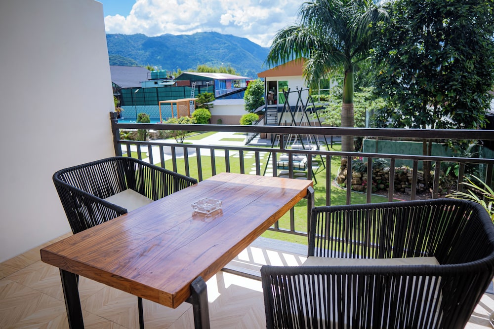 Majestic Lake Front Hotel & Suites 34/47