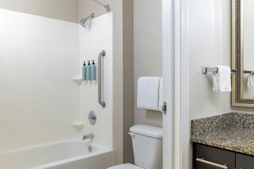 suite, multiple beds