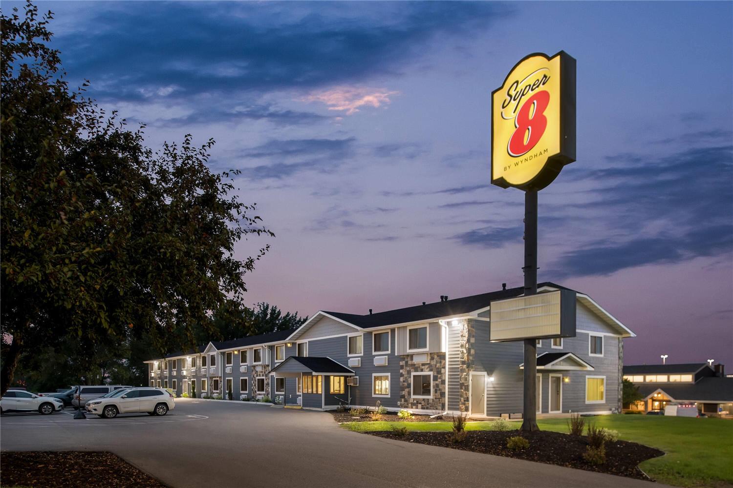 Super 8 By Wyndham Alexandria Mn 3/13