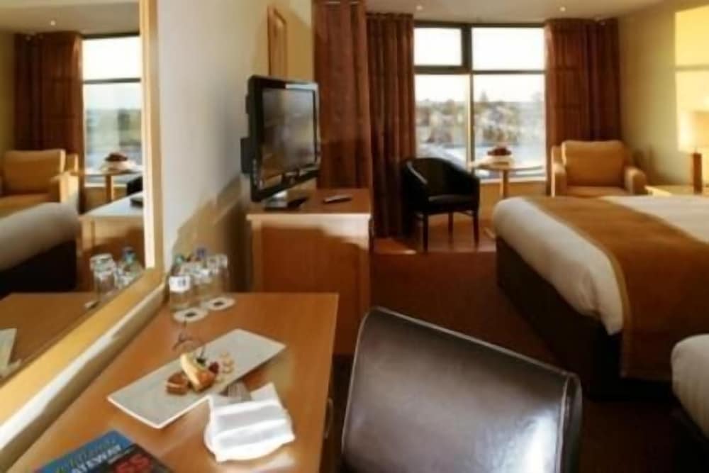 MULLINGAR PARK HOTEL 50/50