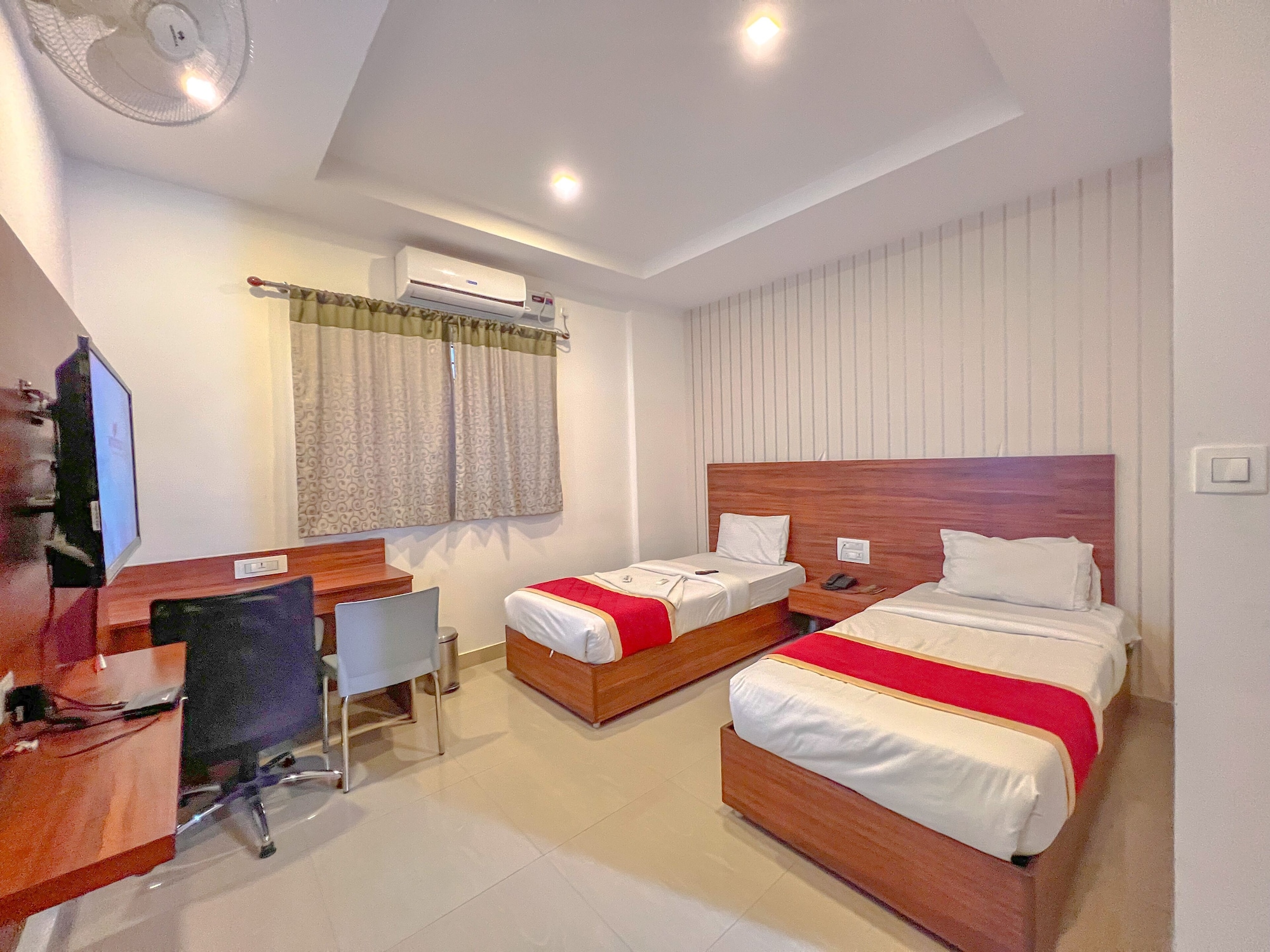 EXECUTIVE, DOUBLE OR TWIN BED