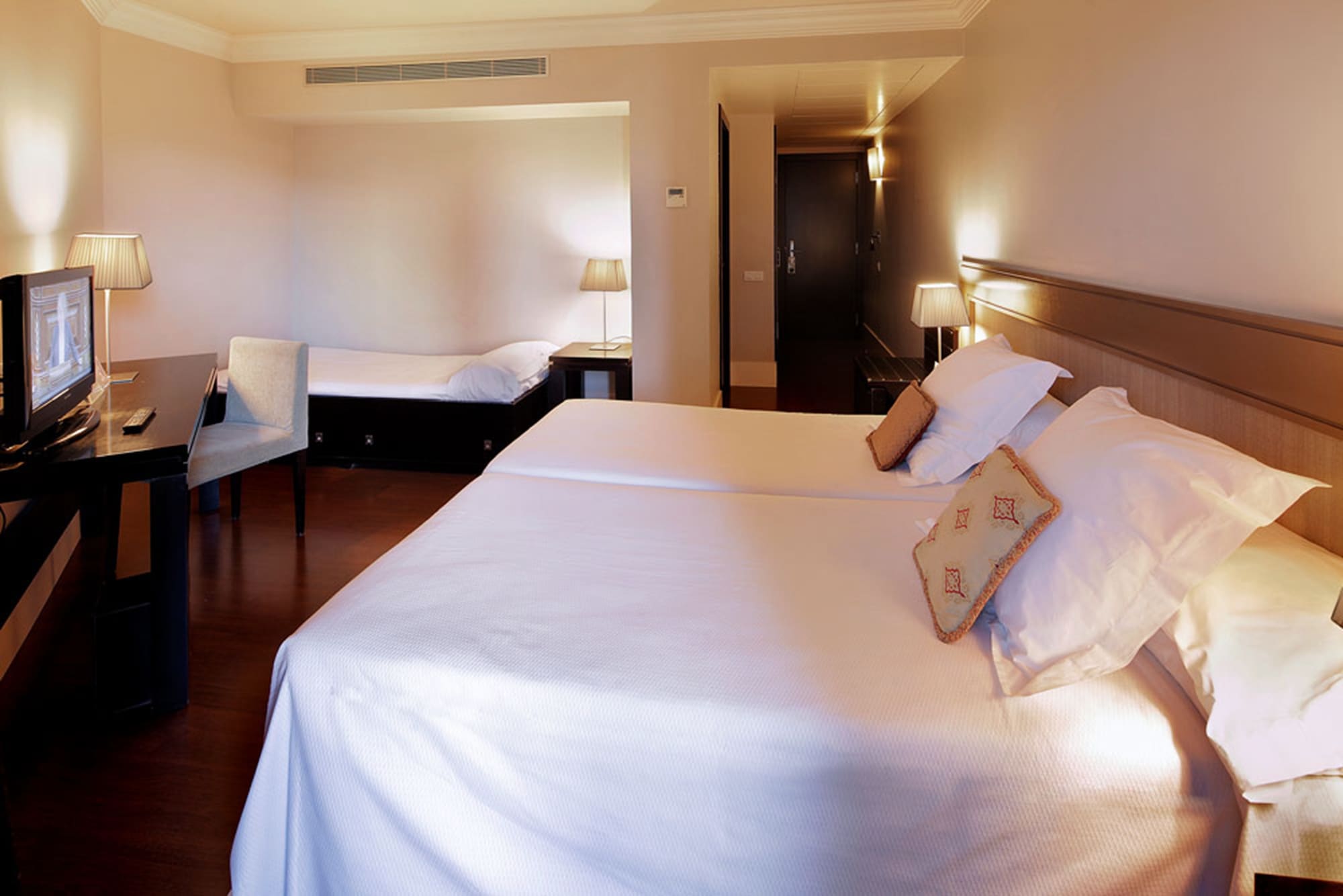 COMFORT, TRIPLE, 3 BEDS