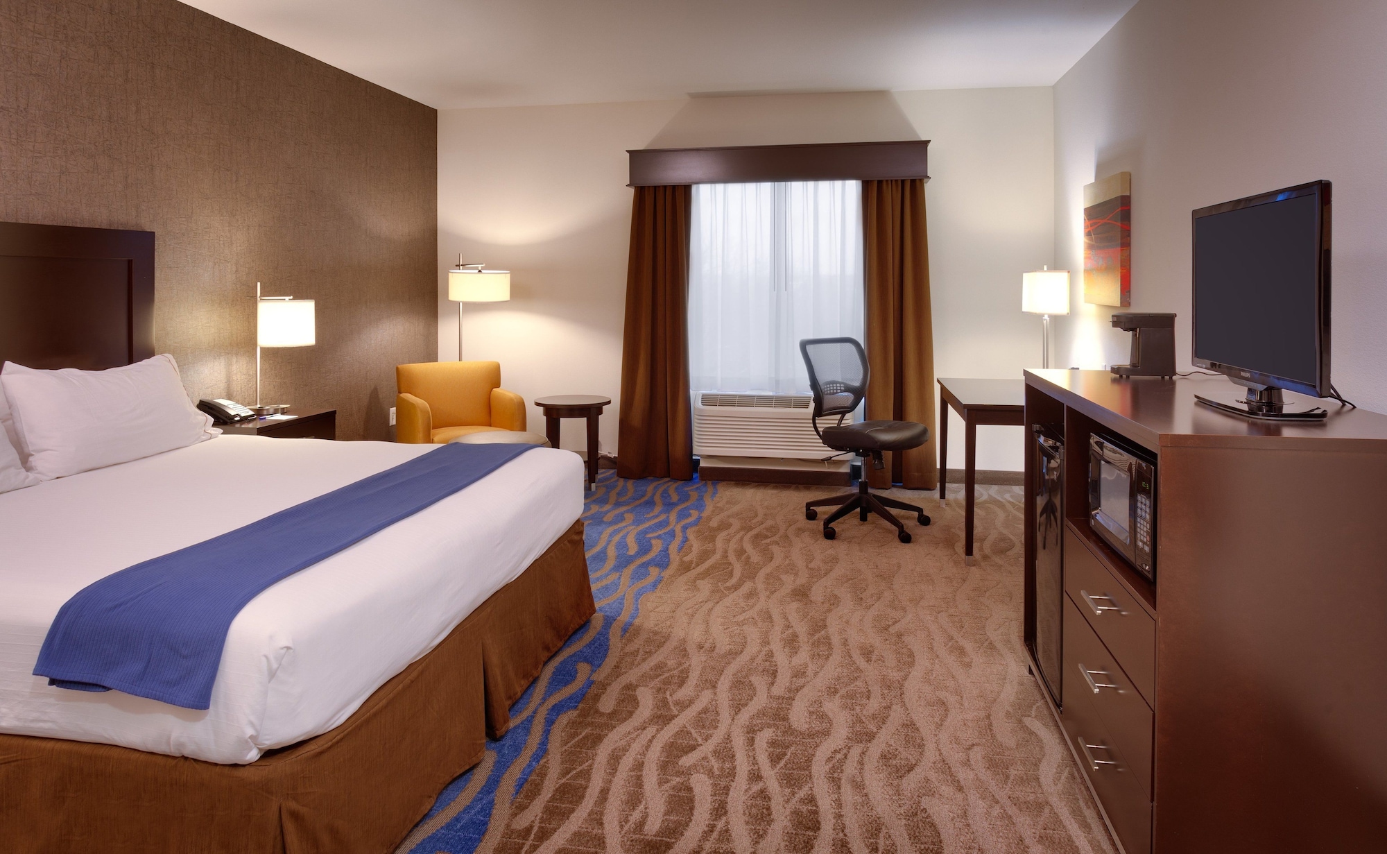Suite, King Bed, Sofa
