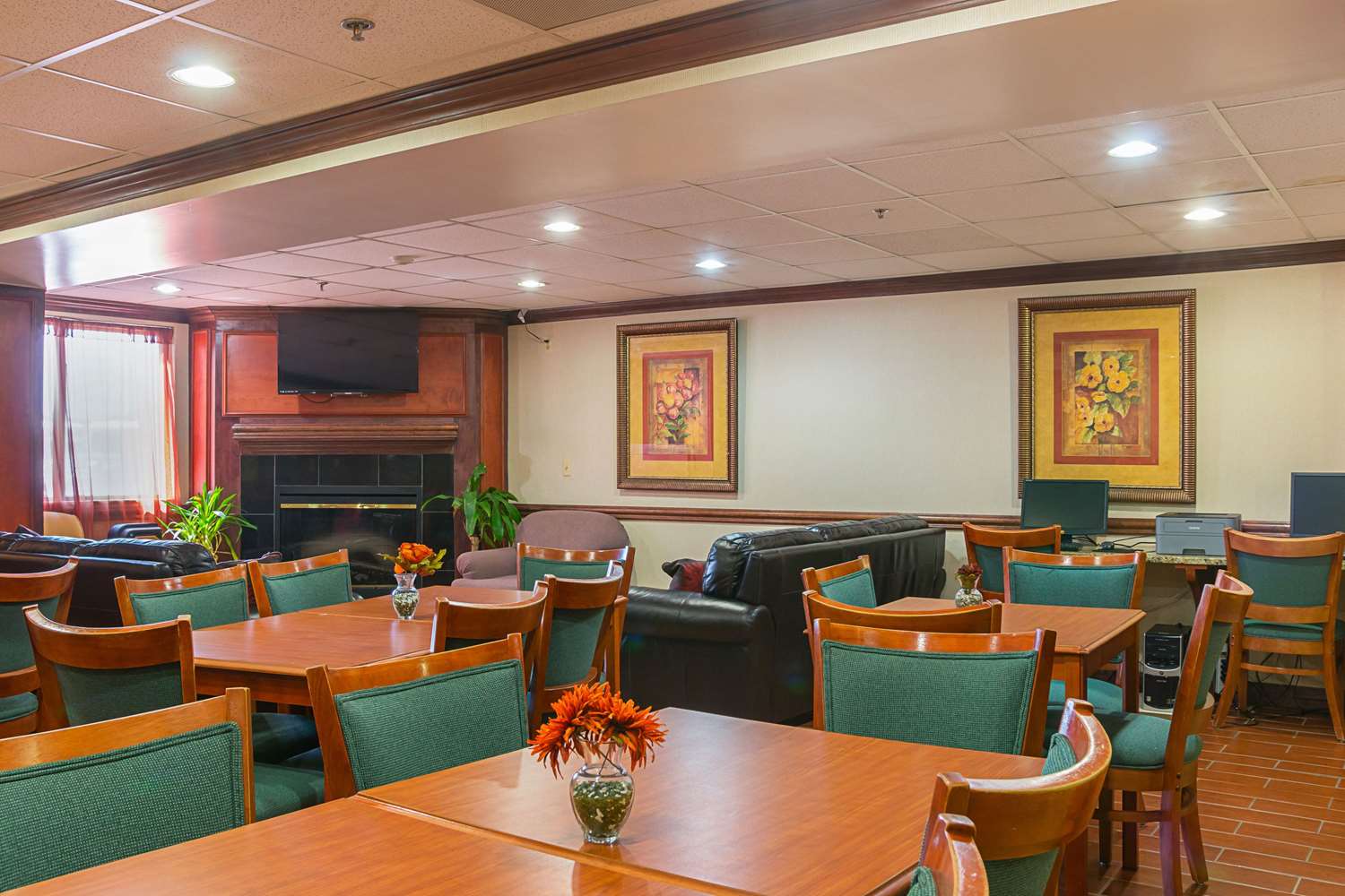 Quality Inn and Suites Detroit Metro Airport 23/27