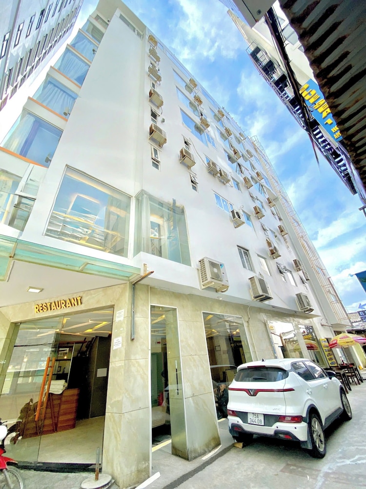 Art Deluxe Hotel 53/60