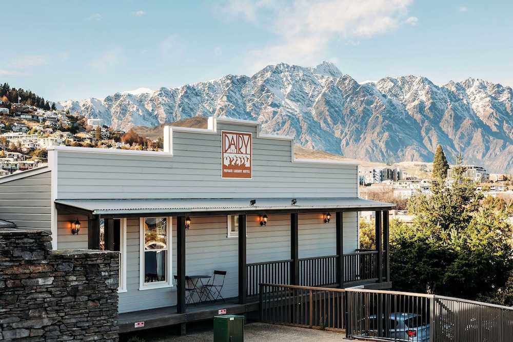 Dairy Private Luxury Hotel 8/81