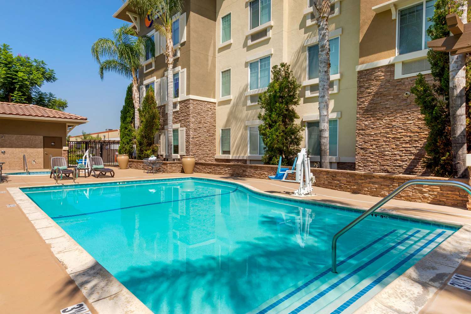 Comfort Inn & Suites Near Ontario Airport, CA 16/19