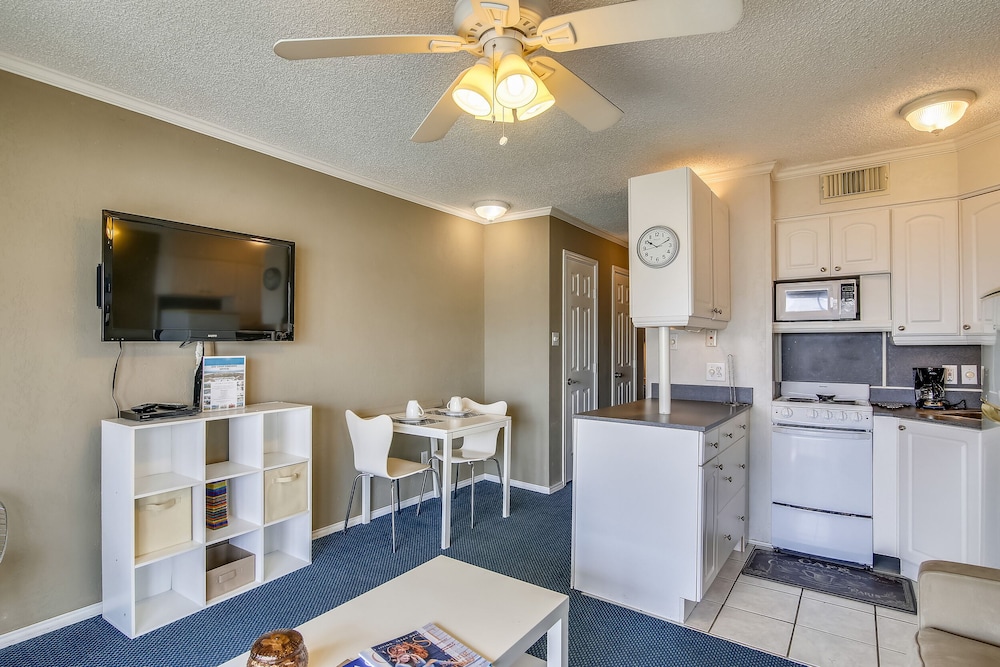 Casa Del Mar Beachfront Suites 80/82