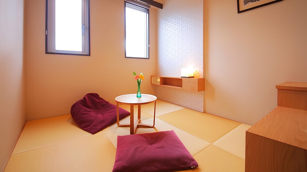 JAPANESE, COMPACT