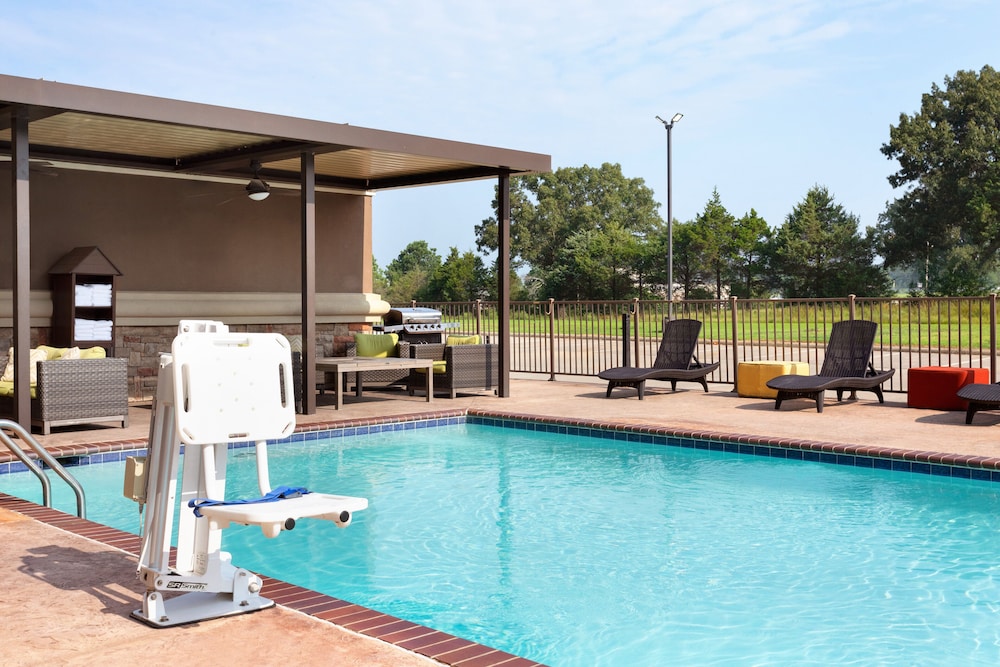 Holiday Inn Express Hotel Suites Searcy 33/50