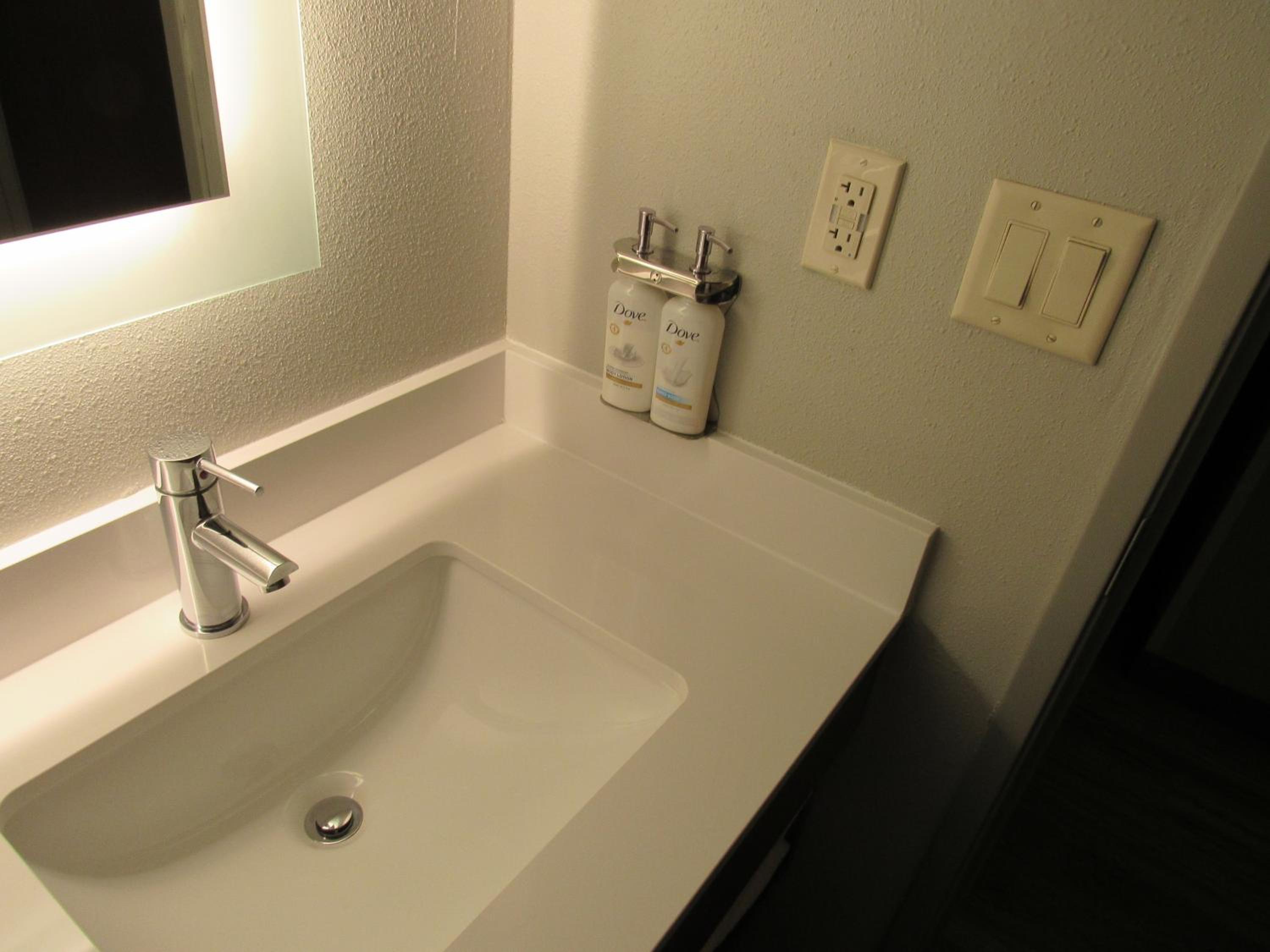 جناح بسرير كينج بغرفتي نوم، Holiday Inn Express and Suites Lincoln South 8/10