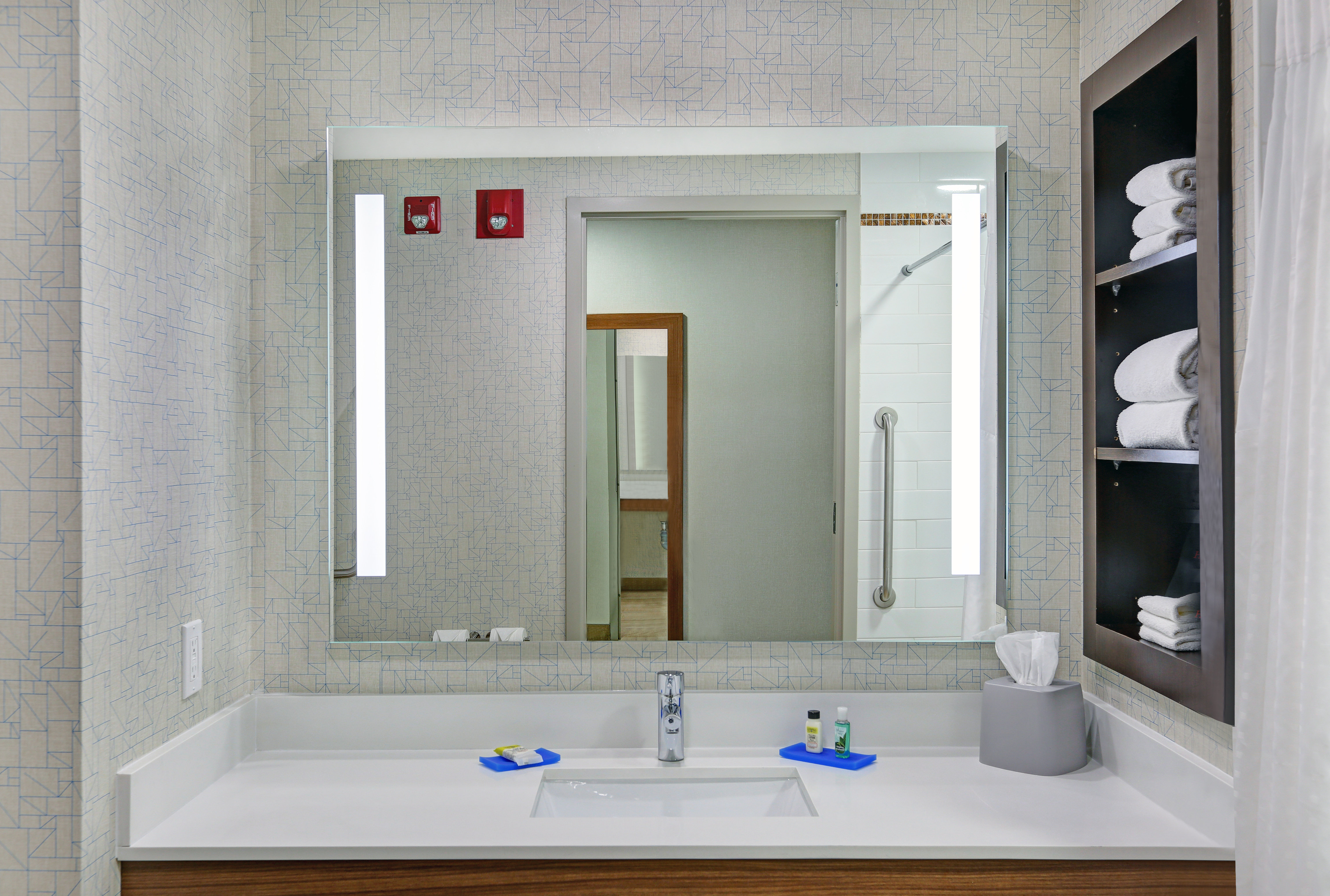 غرفة بسريرين كوين لذوي الإعاقة، Holiday Inn Express Hotel Suites Woodstock South 5/6