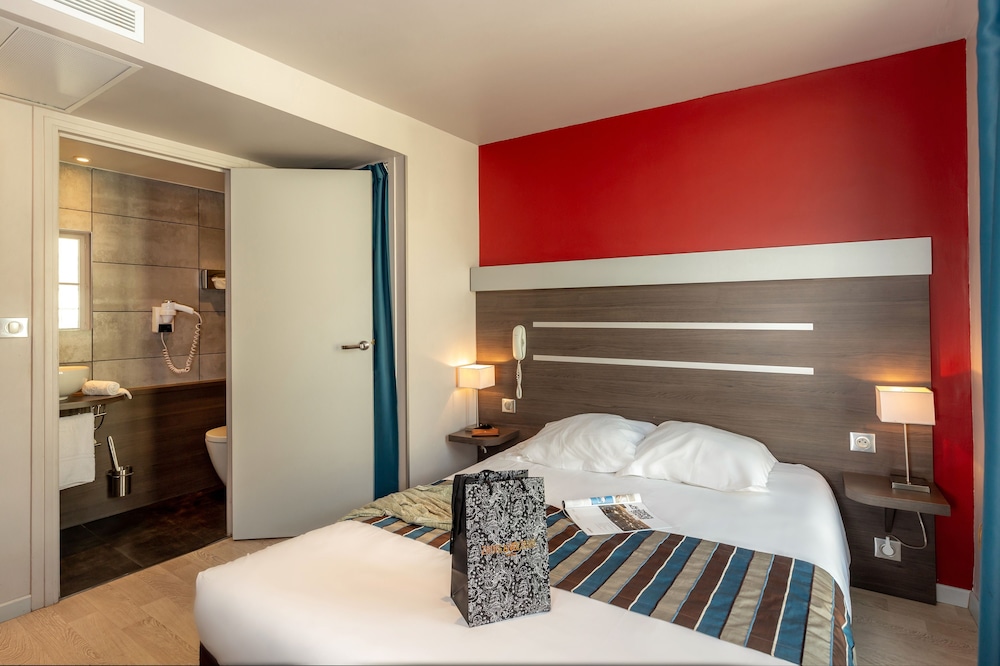 ECONOMY, DOUBLE BED, NO ELEVATOR, STAIR ACCESS ONLY