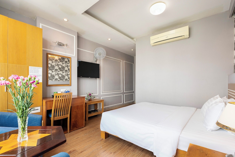 Lucky Star Hotel 266 De Tham 23/38