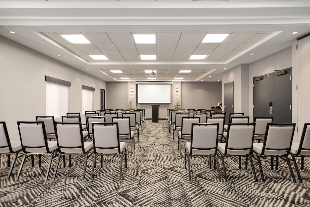 Hyatt Place Santa Fe 66/72